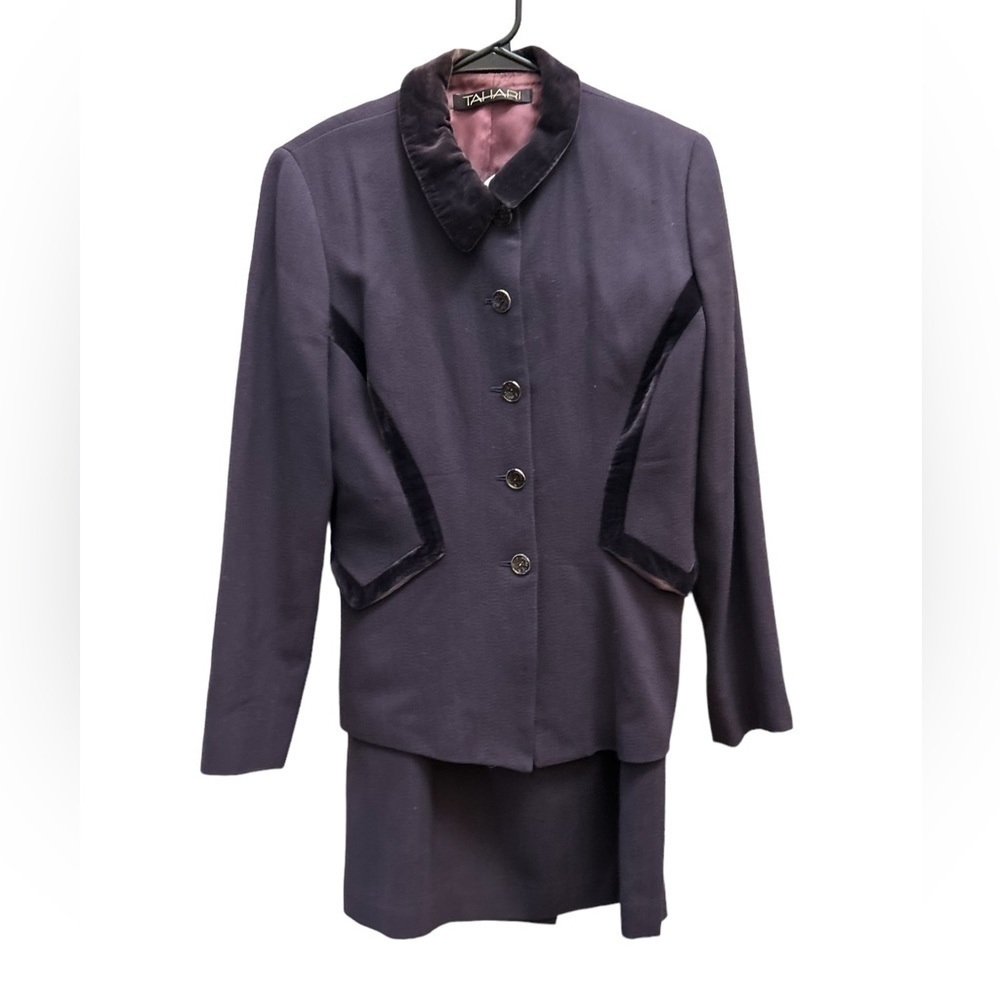 Tahari Ladies two pcs suit size 10